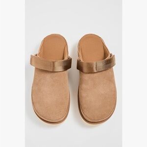 UGG women’s goldenstar clogg size 7 color chestnut